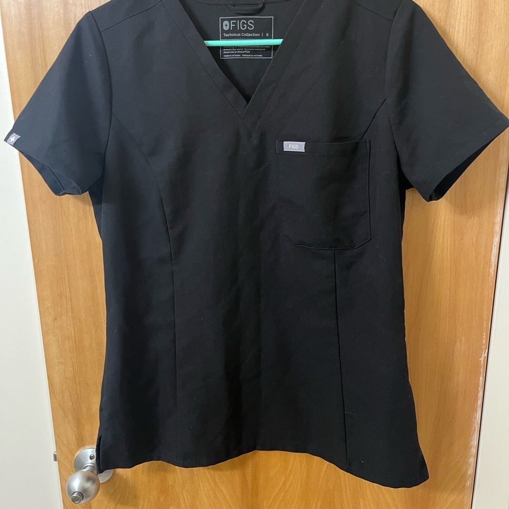 FIGS Women's S Black Scrub Top